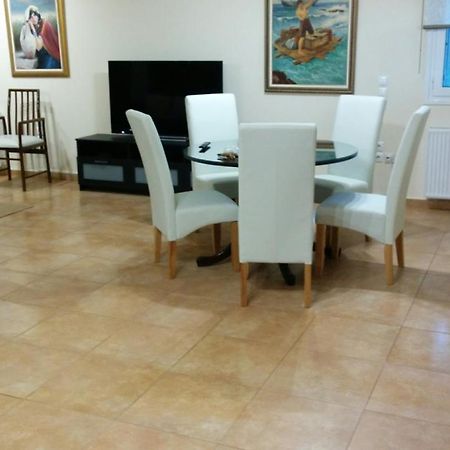 Lovely 2-Bedroom Apartment At Greek Riviera Vári Ngoại thất bức ảnh