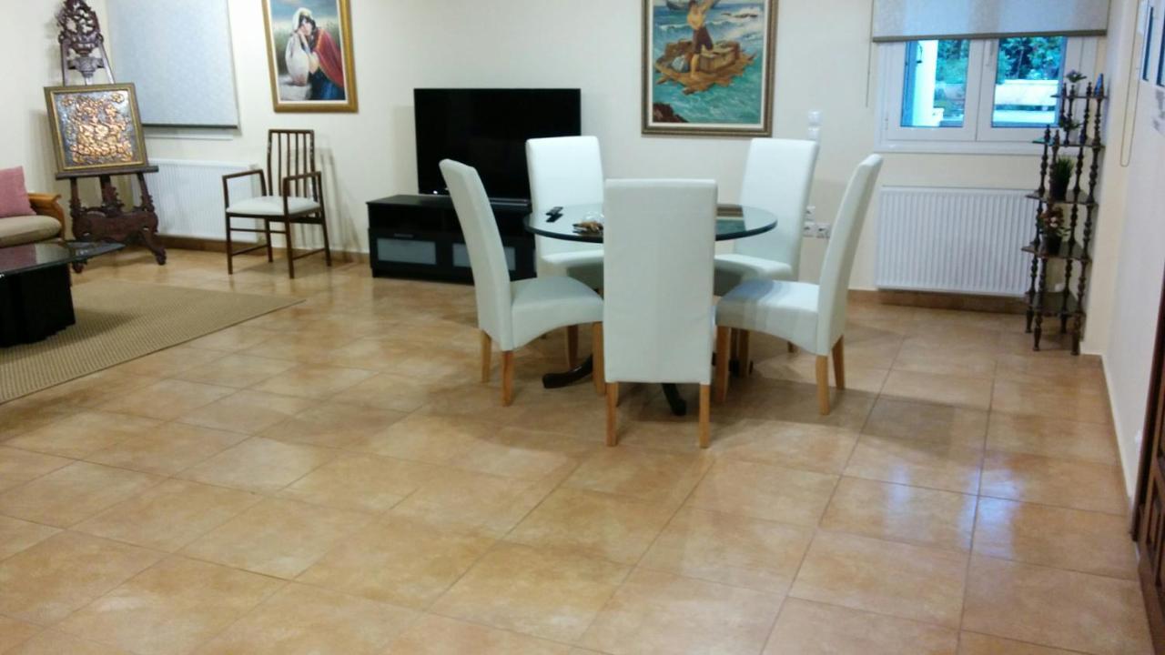 Lovely 2-Bedroom Apartment At Greek Riviera Vári Ngoại thất bức ảnh