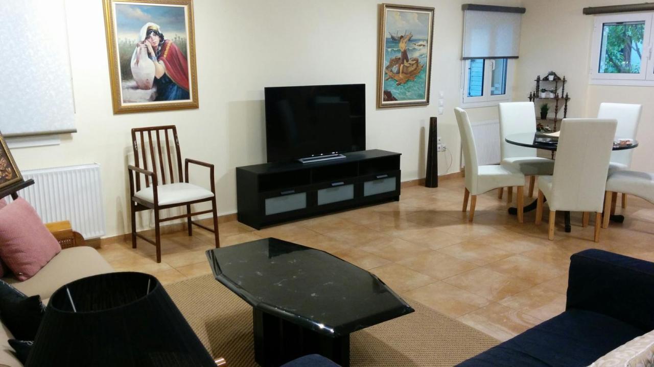 Lovely 2-Bedroom Apartment At Greek Riviera Vári Ngoại thất bức ảnh