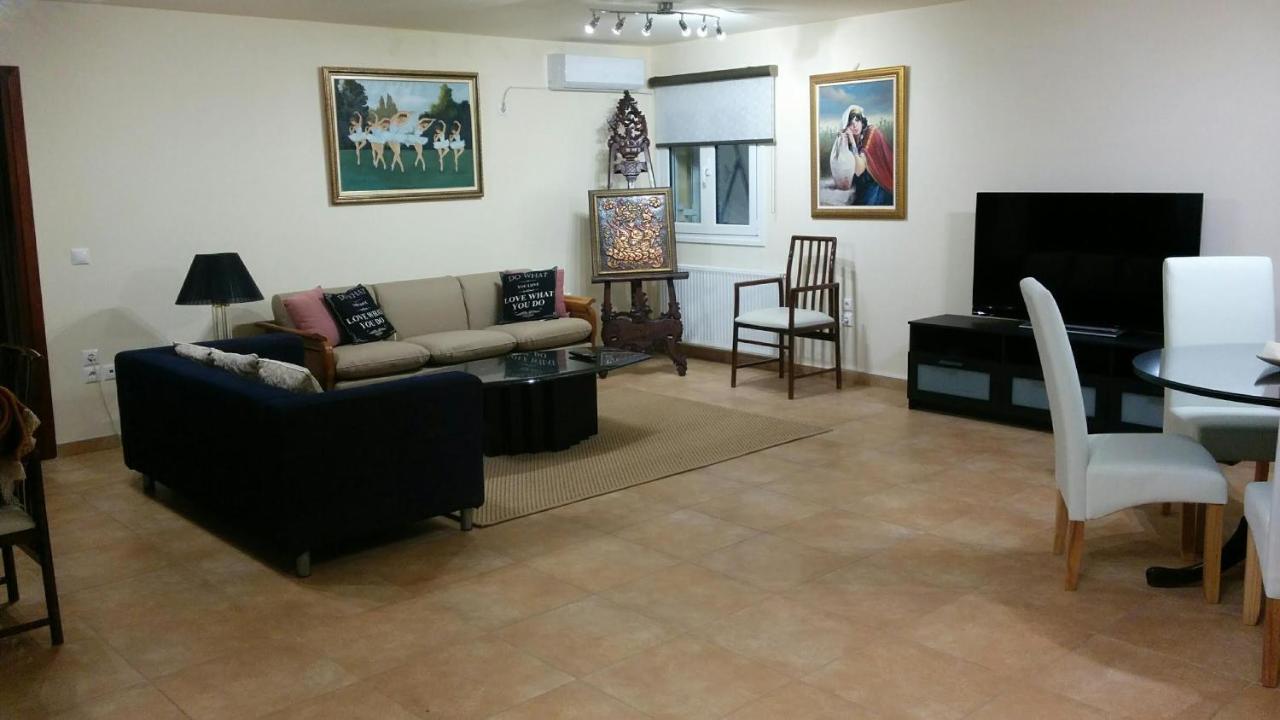 Lovely 2-Bedroom Apartment At Greek Riviera Vári Ngoại thất bức ảnh
