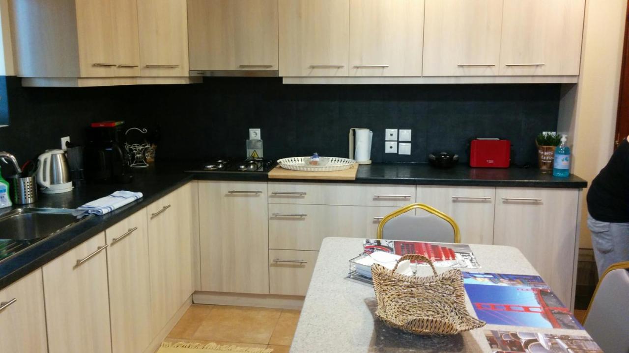 Lovely 2-Bedroom Apartment At Greek Riviera Vári Ngoại thất bức ảnh