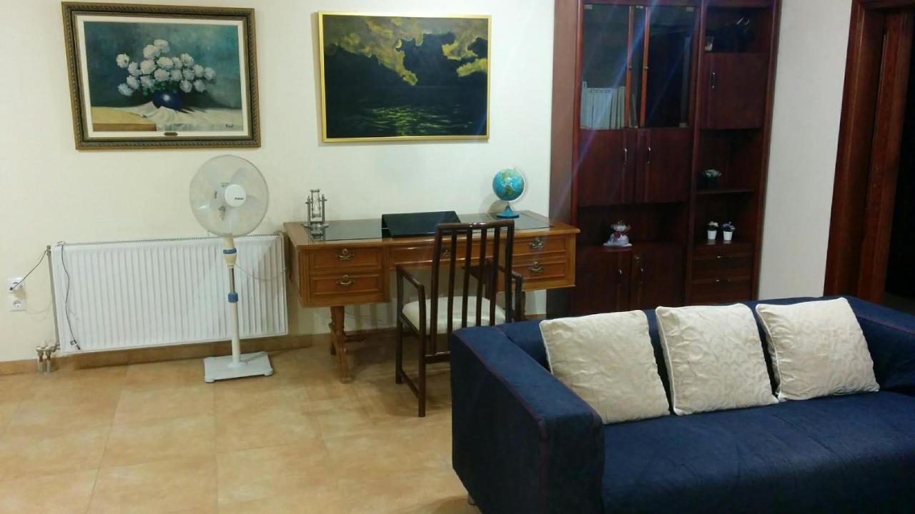 Lovely 2-Bedroom Apartment At Greek Riviera Vári Ngoại thất bức ảnh