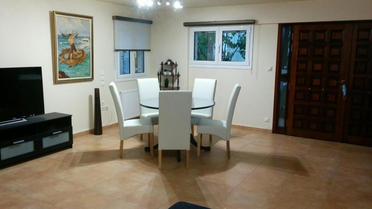 Lovely 2-Bedroom Apartment At Greek Riviera Vári Ngoại thất bức ảnh