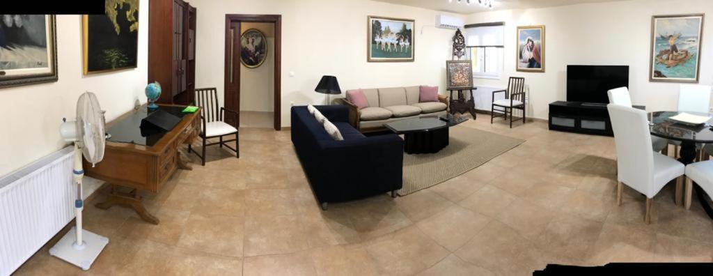 Lovely 2-Bedroom Apartment At Greek Riviera Vári Ngoại thất bức ảnh